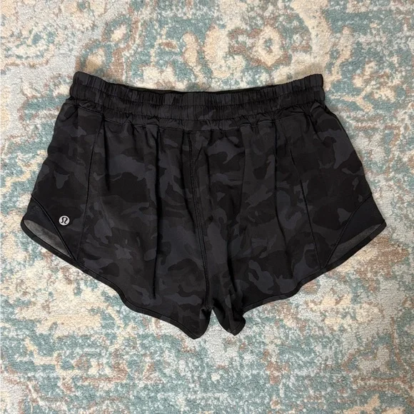 lululemon low rise Hotty Hot Dark Camo Athletic Shorts - Picture 2 of 5